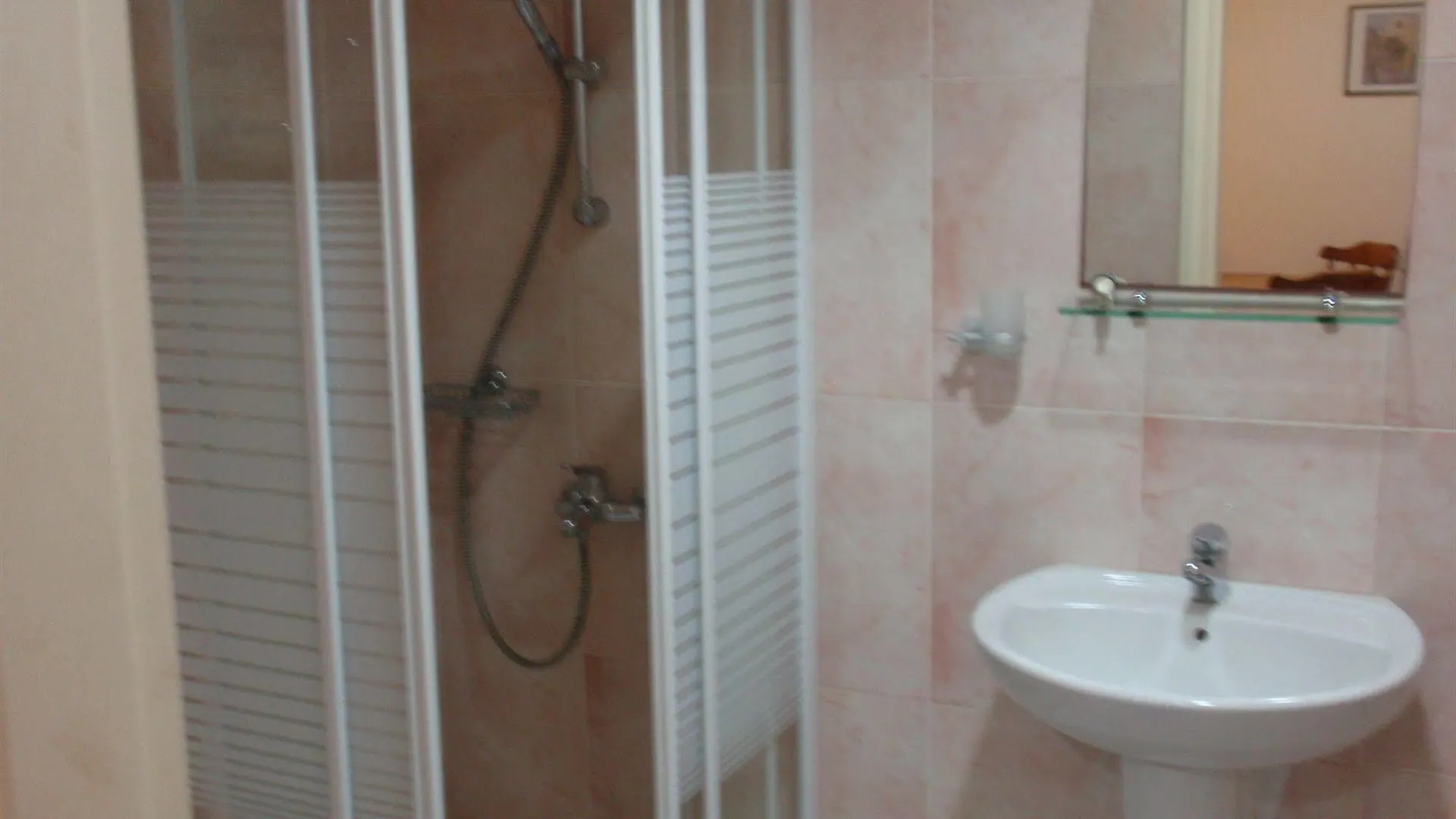 Palm Sea Beach Hotel Apartments Larnaca 5*,